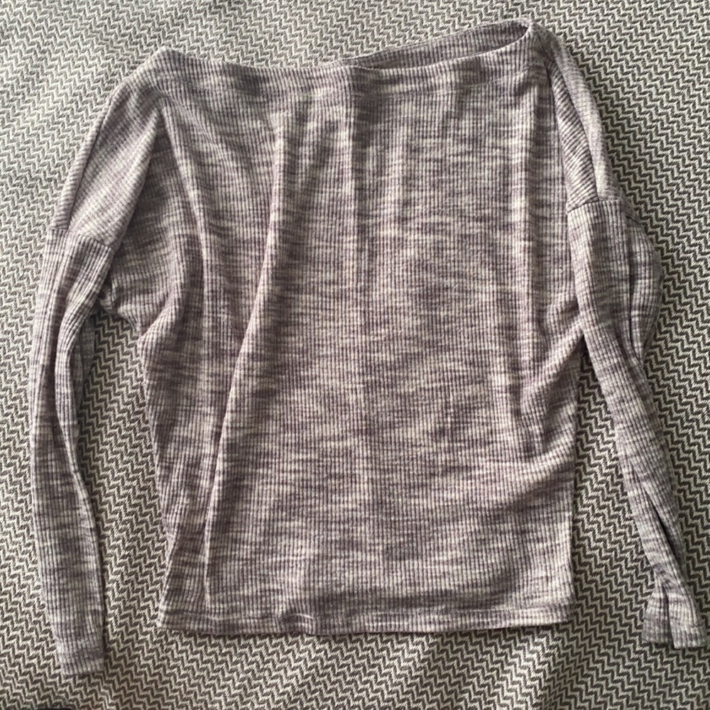 Boxy gray shirt long sleeve